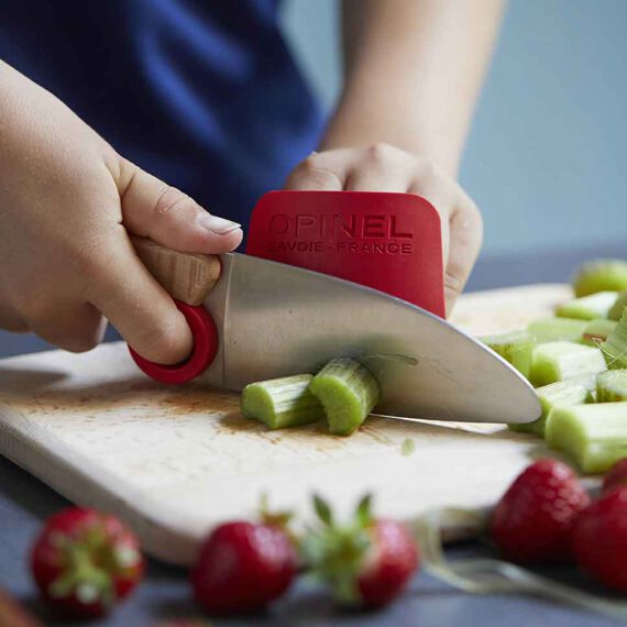 כך שומרים על בטיחות בעבודה במטבח עם סכין ומגן אצבעות לילדים אופינל